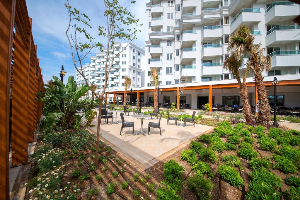 Wyndham Garden Lara (5*) / Travel.Sk